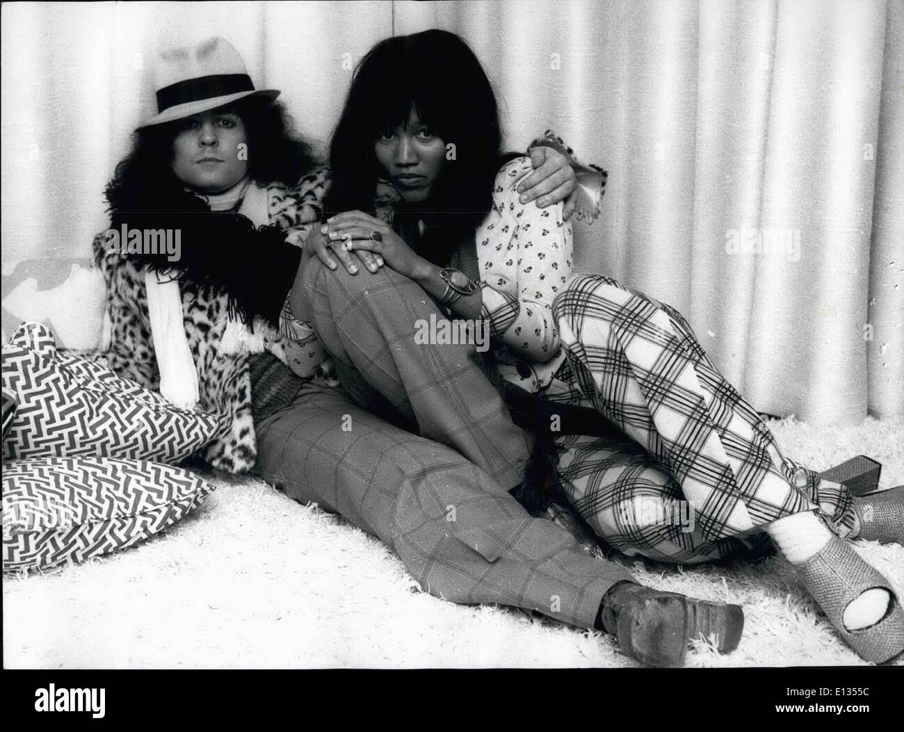 28. Februar 2012 - Marc Bolan und Gloria Jones. Das Foto zeigt Marc Bolan, dem verstorbenen ehemaligen Sänger der Gruppe t-Rex mit seiner Freundin Gloria Jones. Stockfoto