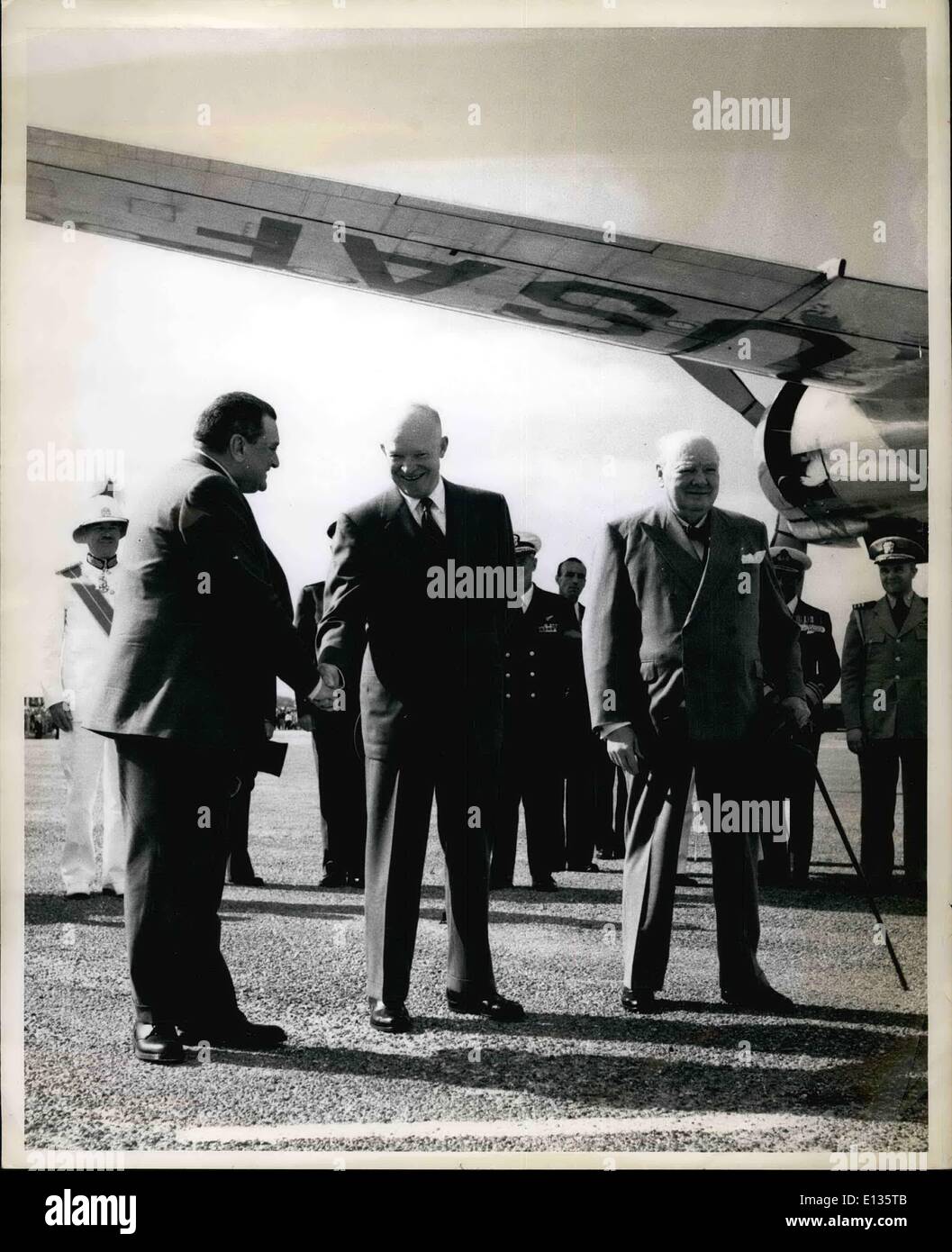 28. Februar 2012 - schüttelt On Arrival aus Washington in seinem Flugzeug '' Columbina'' Präsident Eisenhower Hände mit M.Laniel während der Stockfoto