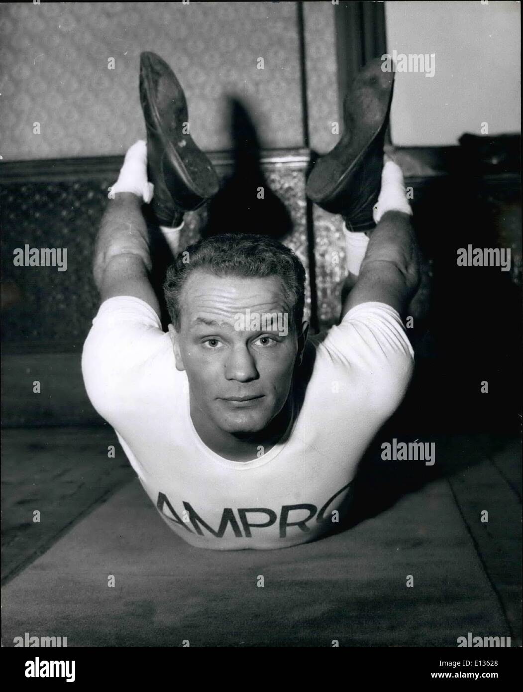 28. Februar 2012 - führt Henry Cooper eine Vielzahl von Scheibenstruktur Übungen in der Turnhalle, wo er von seinem Kampf mit Brian London Ausbildung ist. Stockfoto