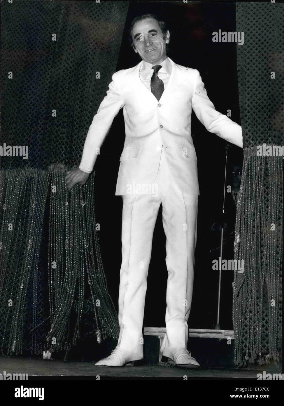 29. Februar 2012 - Gala Performer bei Sistina Theater für den französischen Sänger Charles Aznavour. Foto zeigt Charles Aznavour, während sein Spiel. Stockfoto