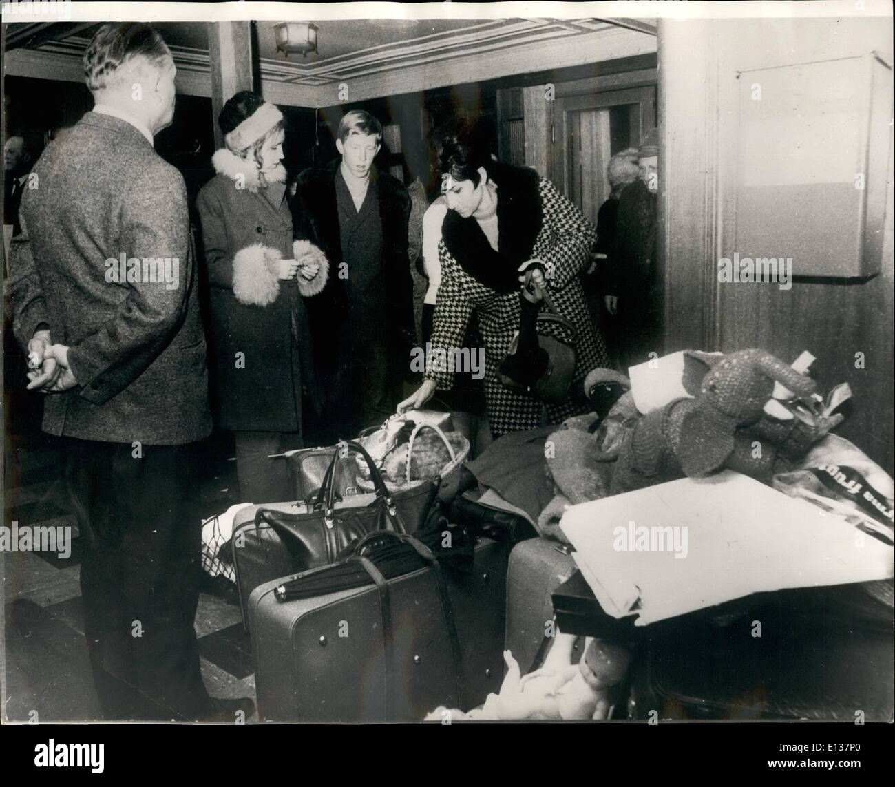 29. Februar 2012 - Hotel Schiff als Heimat für polnisch-jüdische Flüchtlinge in Dänemark.: das Hotelschiff '' St. Lawrence'', die in den zwanziger Jahren als eine kanadische Dampfschiff begann, ist im Hafen von Kopenhagen, dient als ein Heim für polnisch-jüdische Flüchtlinge, Asylbewerber in Dänemark. die St.-Laurentius bietet Platz für 500 Personen täglich - aber einige mehr dort leben, bis des dänischen Staates und Regierung kann viele Probleme lösen. Wenn die Flüchtlinge in Dänemark ankommen werden sie normalerweise auf dem Hotelship Schiff gesetzt bis dänischer Flüchtling Hilfe Organistaion in Unterkunft in der Stadt platzieren können Stockfoto