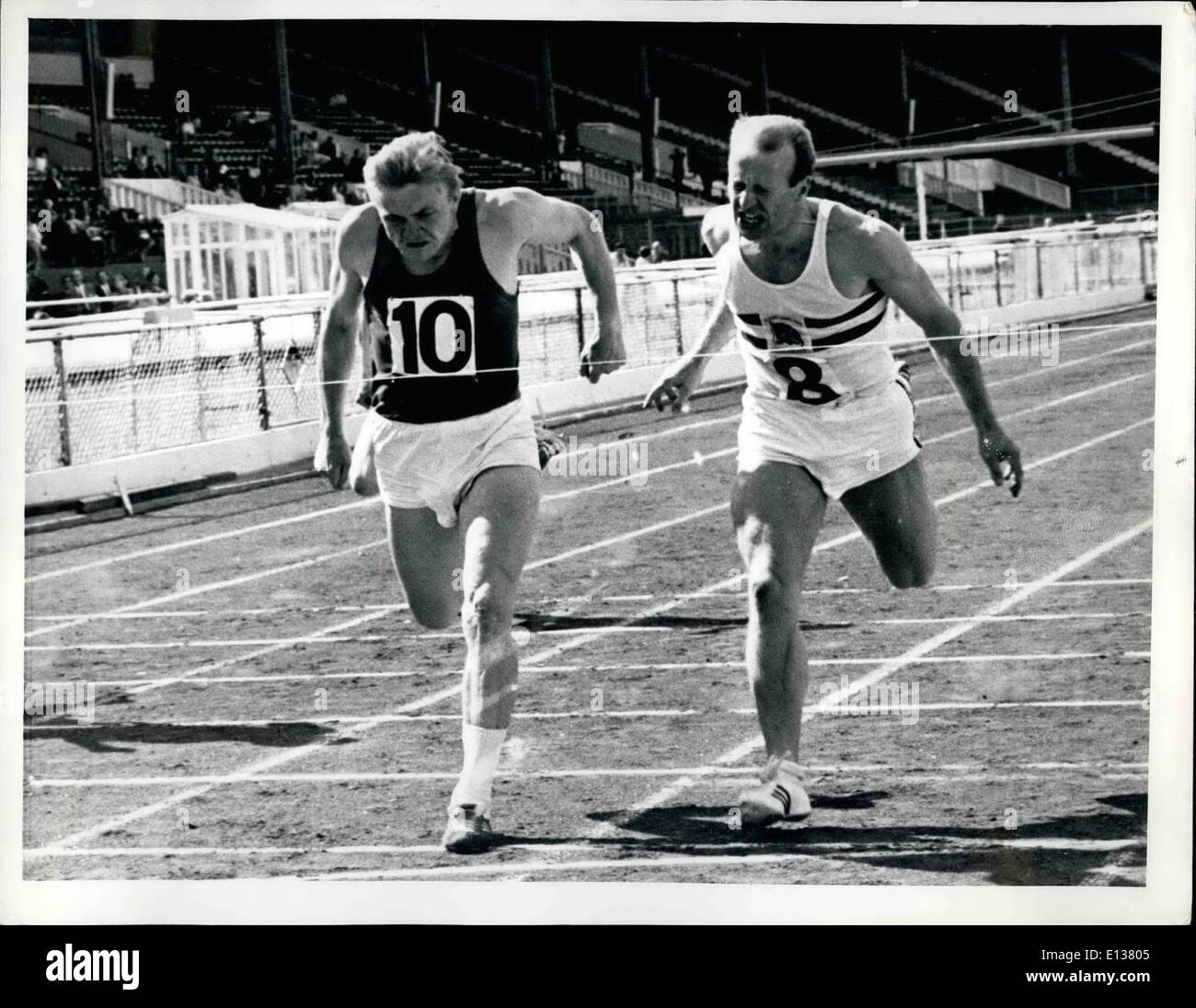 29. Februar 2012 - Einladung 200 m: E. Romanowski Polens, links, gewinnt die Männer Einladung 200 Meter von David Jones, rechts, an der weißen Stadt, London Samstag, 2. Juli, mit einer Zeit von 21,3 Sekunden. Stockfoto