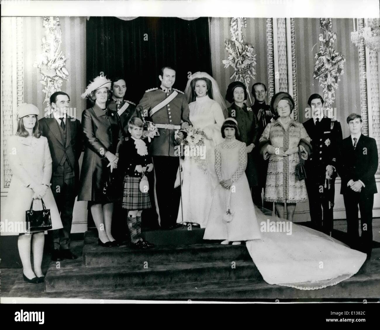 29. Februar 2012 - Hochzeit von Prinzessin Anne und Captain Mark Phillips Familie Gruppen im Thronsaal a t Buckingham Palast heute Stockfoto