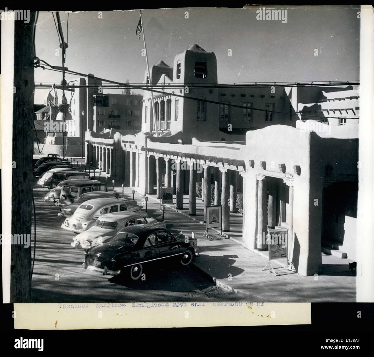 29. Februar 2012 - The Federal Postamt In Santa Fe folgt traditionellen Architektur: dadurch den Vereinigten Staat Autoritäten der Postdienste führen zu brechen, mit ihren eigenen Regel und Tratdition haben eigene Regel und Tradition mit ihren wichtigsten Postämter in den 48 / Staaten gebaut im gleichen Stil und design. Santa Fe: Amerikas neueste älteste Hauptstadt bietet Its name zu einem Stil der Architektur kulturelles eigene: Heimat des "Adobe Building" neue mexikanische Architektur spiegelt seine Geschichte und Kultur und ist auf der Basis von Materialien keine Formulare indigenen an den Staat Stockfoto