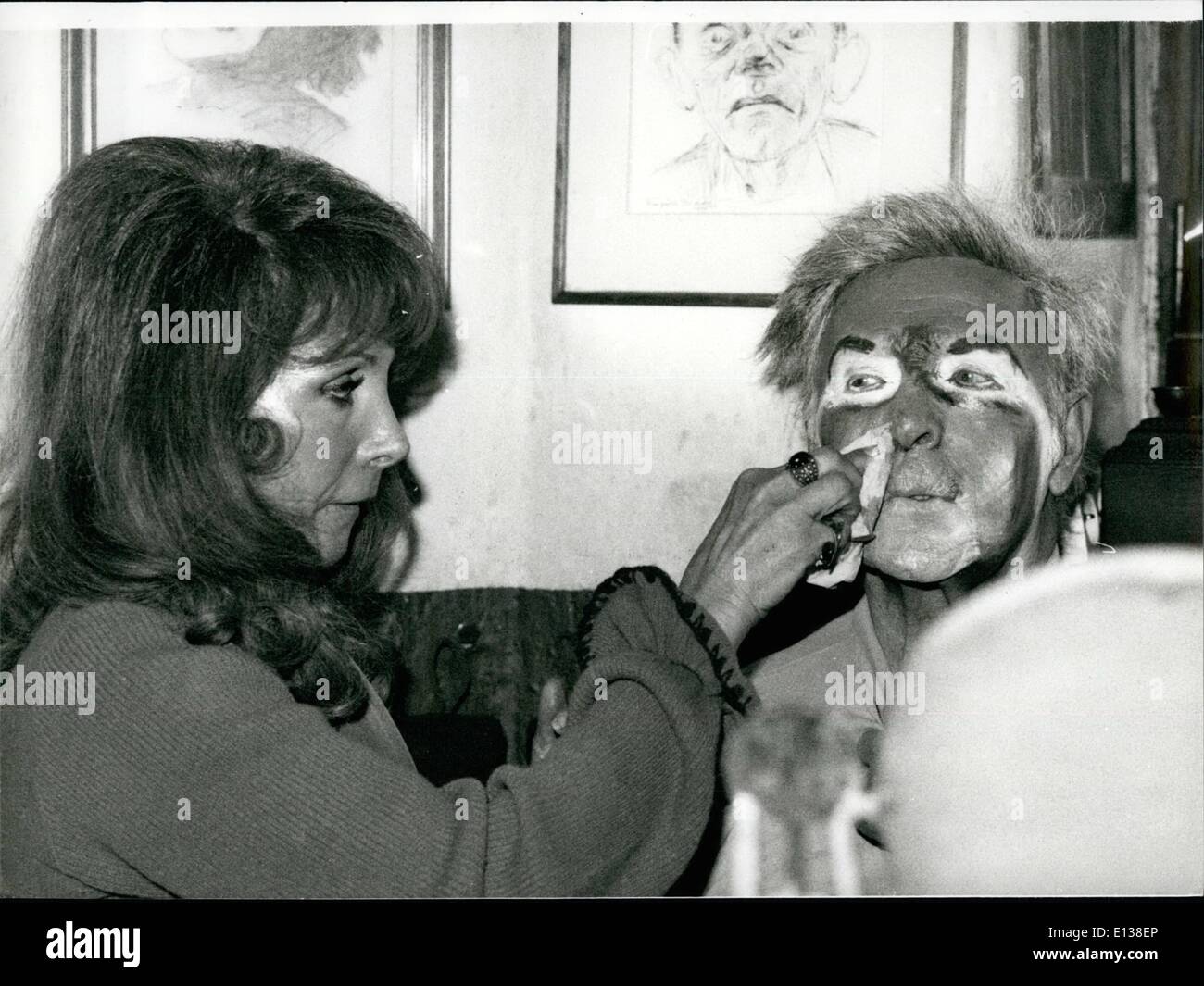 29. Februar 2012 - CHARLIE RIVEL gibt seinen Abschied von Leistung IN der Programm von Februar von den CIRCUS KRONE IN München '' Acrobat'' aus der Manege in den Ruhestand, und dort, wo er seinen größten Erfolg vor zehn Jahren feierte, CHARLIE RIVEL will seinen Abschied zu nehmen: in München/West-Deutschland. Im Februar-Programm des Circus Krone werden der 84 Jahre alte Clown, eines der letzten sehr groß, von diesem Zweig mit seiner unvergleichlichen Kunst bewundern. Charlies Auftritt in jeder Leistung wird zuletzt ca. 25 Minuten. Der Siegeszug dieser Leistung wird zuletzt ca. 25 Minuten Stockfoto