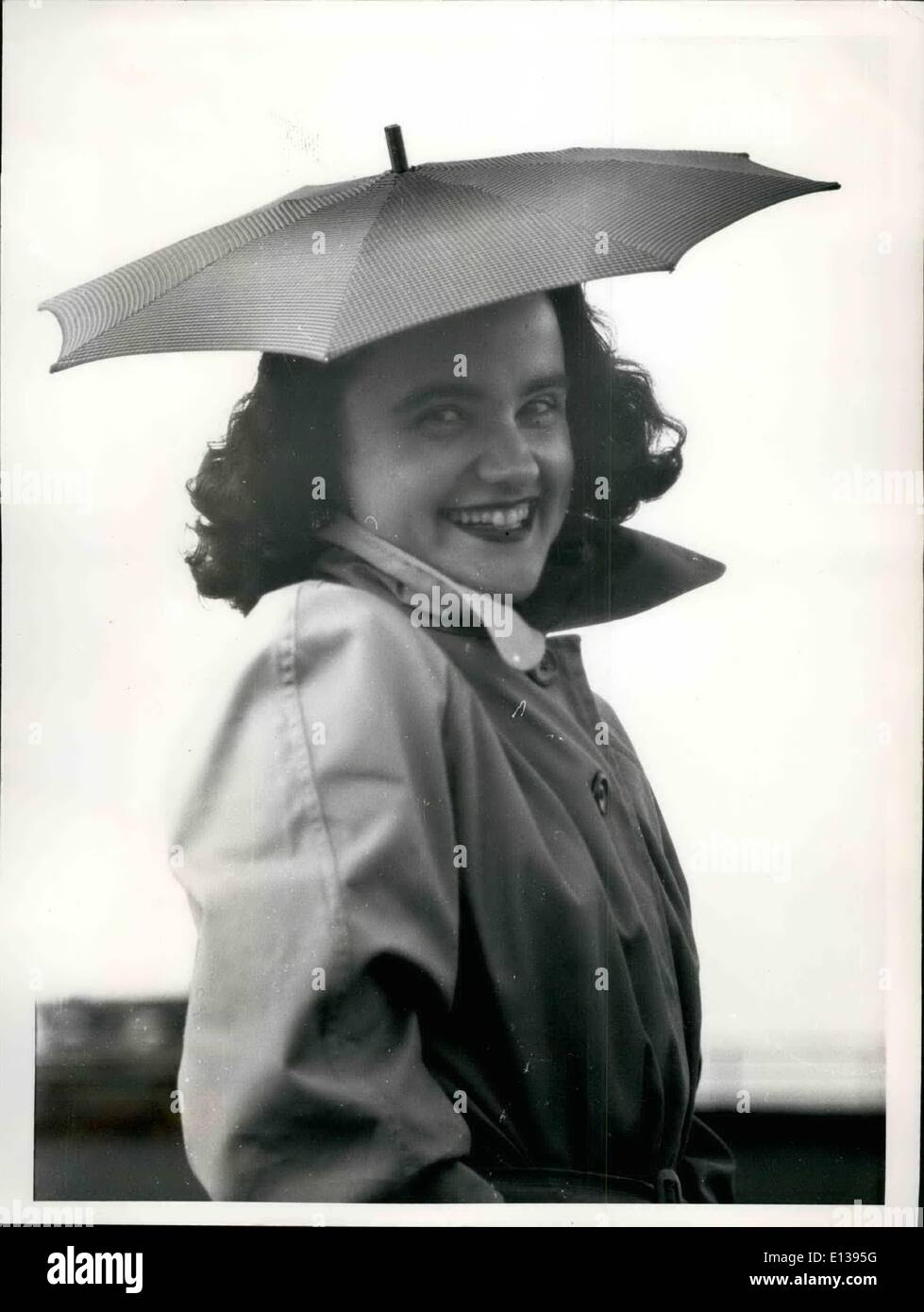 29. Februar 2012 - Dies ist eine Mütze für den lang anhaltenden Regen des Herbstes: das Dach verwendet wie eine Schweizer Firma Hut zeigt nun auf das Ger Stockfoto