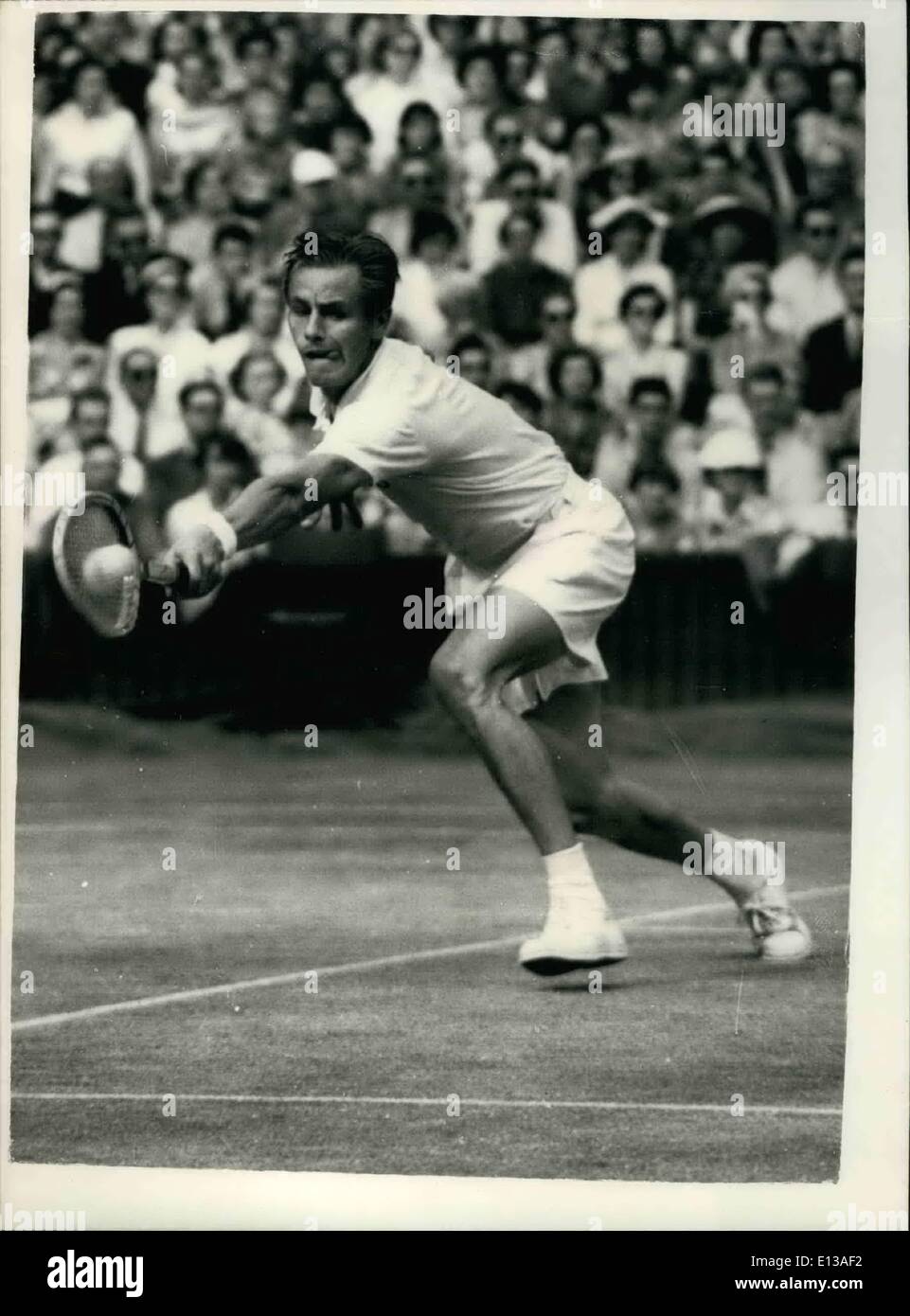 29. Februar 2012 - Tennis in Wimbledon - sechsten Tag Larsen V. Hoad: Foto zeigt Kunst Larsen (U.S.A), im Spiel während seines Spiels mit L.A. Hoad (Australien) in Wimbledon heute. Stockfoto