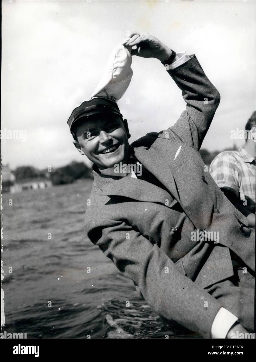 29. Februar 2012 - Fritz Schulz-Reichel. Besser bekannt als begab sich: der schräge Otto Hambourg für neue Rekord-Empfänge. Bei einem kleinen Stopp sahen wir ihn auf einem Segelboot schwer durch den Wind. Keystone Bild 14. Aug. Stockfoto