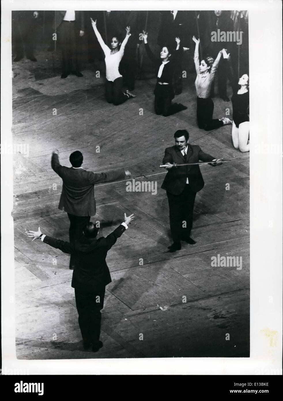 29. Februar 2012 - Istanbuls Opernhaus: Atatürk-Kulturzentrum. Aydin Gun, Generaldirektor der Istanbuler Stiftung für Kultur und Kunst und regional Director für die Staatsoper Istanbul und Kampf, präsidiert Probe von Verdis Alda auf ultra modernen Atatürk-Kulturzentrum eines der am besten und am meisten verschwenderisch ausgestatteten Opernhäuser Europas. Stockfoto