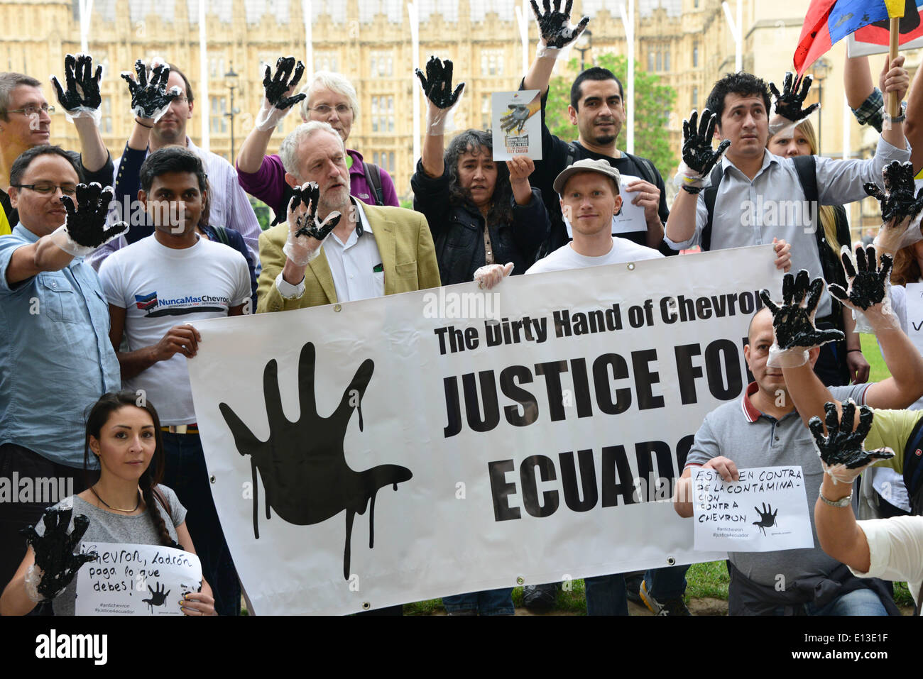 London, UK. 21. Mai 2014. Jeremy Corbyn, MP Join Freunde von Ecuador organisieren einen globalen Aktionstag gegen Öl Riese Chevron-Texaco an der. Bildnachweis: Siehe Li/Alamy Live News Stockfoto London, UK. 21. Mai 2014. Jeremy Corbyn, MP Join Freunde von Ecuador organisieren einen globalen Aktionstag gegen Öl Riese Chevron-Texaco an der. Bildnachweis: Siehe Li/Alamy Live News Stockfoto