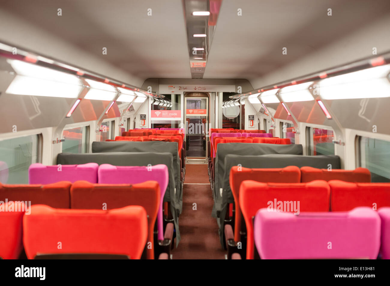 Interieur eines Busses, Dinan, Cotes-D'Armor, Bretagne, Frankreich Stockfoto