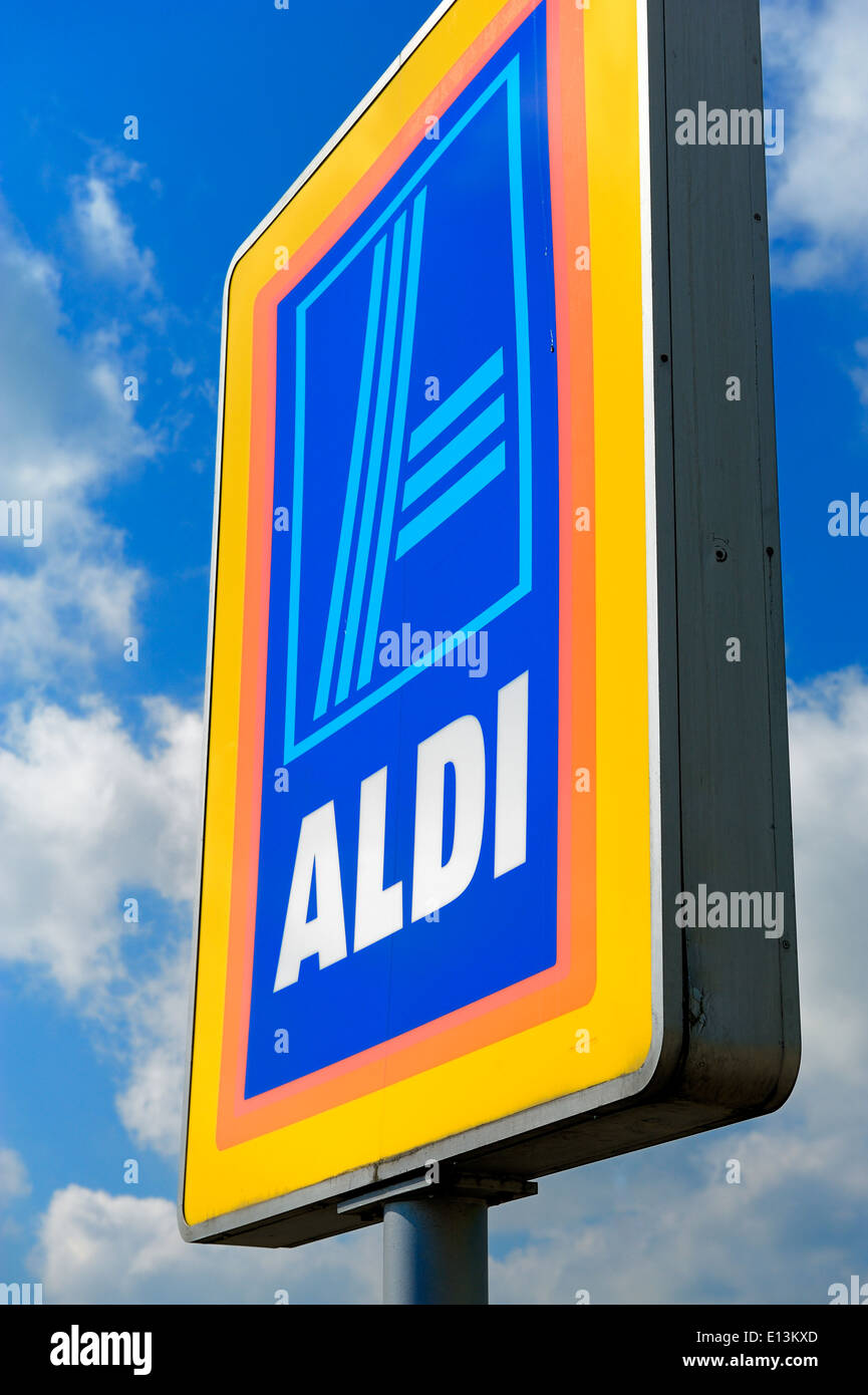 Aldi Budget Supermarkt Kette Lebensmittelhandel unterzeichnen uk Stockfoto