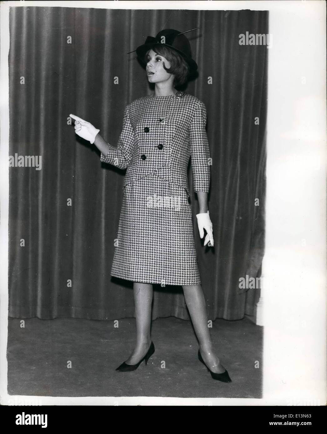 22. März 2012 - neue Styles aus der Frühjahrskollektion von Ronald Paterson. Schwarz / weiß prüfen Wolle Anzug: '' Albermarle'' ein schwarz/weiß prüfen Wolle Anzug aus der neuen Frühjahrskollektion von Ronald Paterson in London gezeigt. Stockfoto