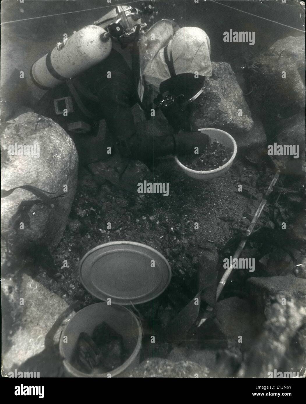 22. März 2012 - Hamilton Kollektion kornischen Küste entdeckt; Einer der weltweit besten bemalte Keramik-Sammlungen, die seit fast 180 Jahren vermisst wurde ist aufgewachsen von Tauchern nach Entdeckung des Vorjahres und wird vom britischen Museum zusammengesetzt. Zur Zeit ist niemand bereit, einen Preis auf die Sammlung, die einst Sir William Hamilton, gehörte, die als Erinnerung wurde '' der Mann, der seine Frau mit einem Admiral (Napoleon) geteilt und teilte seinen Schatz mit dem Meer Stockfoto