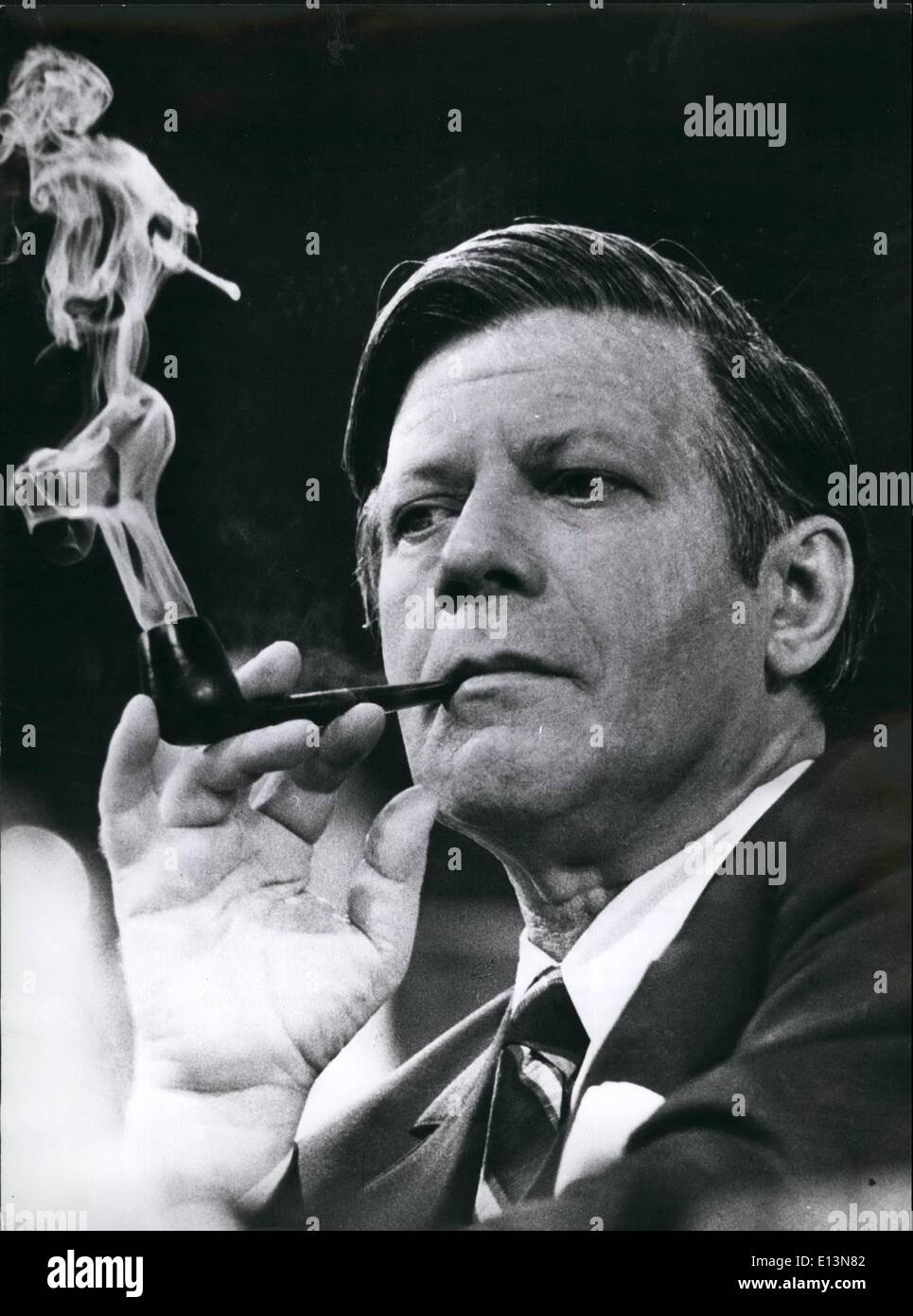 22. März 2012 - Bundeskanzler Willy Brandt zurückgetreten: Der Kanzler der Bundesrepublik Deutschland, Willy Brandt, hat am 6. Mai 1974 seinen sofortigen Rücktritt erklärt. Sein Schritt ist der Spionage-Affäre Guillaume, verbunden, am 24. April als CDR Spion gefasst hatte. Der Bundeskanzler hat in diesem Fall volle Verantwortung für die Fahrlässigkeit übernommen. Brandt und die Minister seines Kabinetts erhielten ihre Entlastung Unterlagen durch den Bundespräsidenten Custav Hainemann am 7. Mai Stockfoto