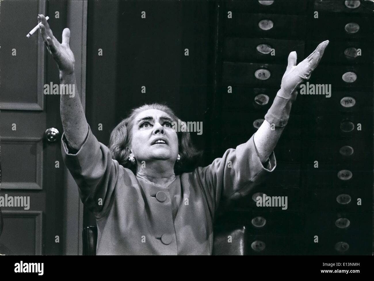 22. März 2012 - Joan Crawford, spielen frustriert Scheidung Kläger (Joan Kane) in der geheimen Sotrm, A Roy Winsor Produktion, Stockfoto