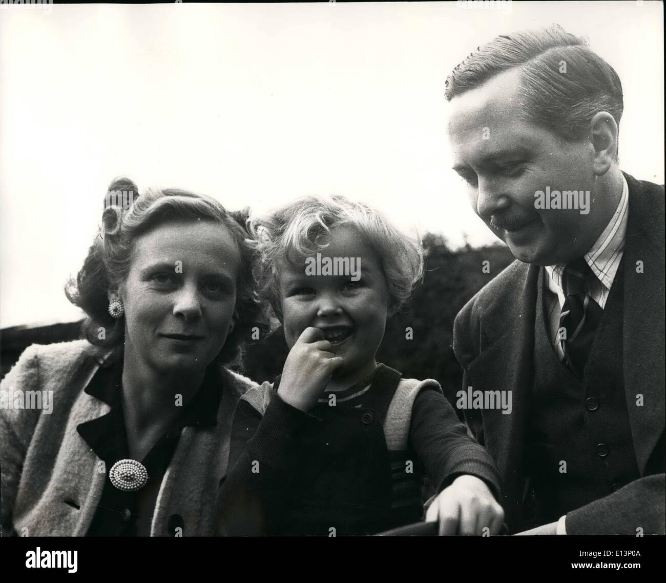 22. März 2012 - Harold Wilson mit Frau und Sohn zu Hause genommen im Jahr 1947. Stockfoto