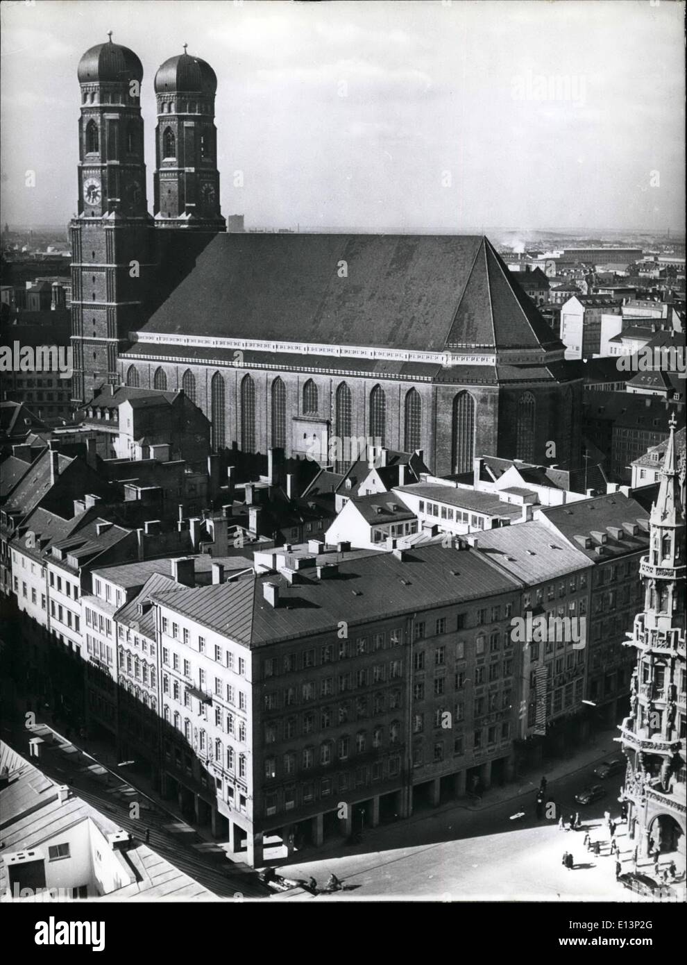 22. März 2012 - ein Blick vom Turm des alten Peter auf der Frauen - Kirche. Stockfoto