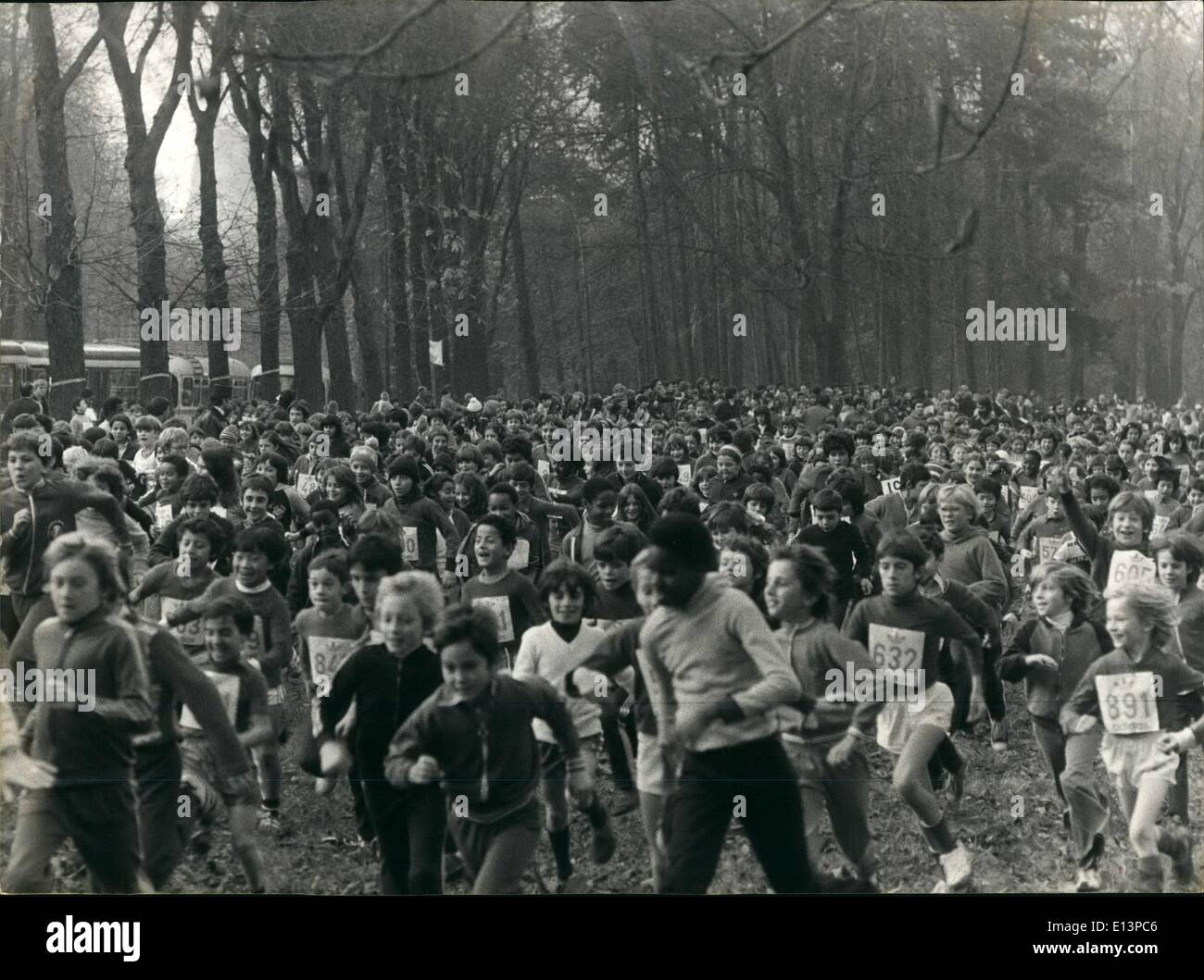 22. März 2012 - Betrieb Sport Pour Tous eine Paris. C ' est Dans le Bois de Vincennes, Paris. Que s'est Deroulee la Journee Nationale De La course eine Trauerschnäpper, l'une des plus Anciennes Organisees Dans la Cadre de l'operation Sport Pour Tous. Plus de 3000 Ecoliers Ont Partizip Cette Grande Fête De La Kurs ein Trauerschnäpper (Notre-Foto) Stockfoto