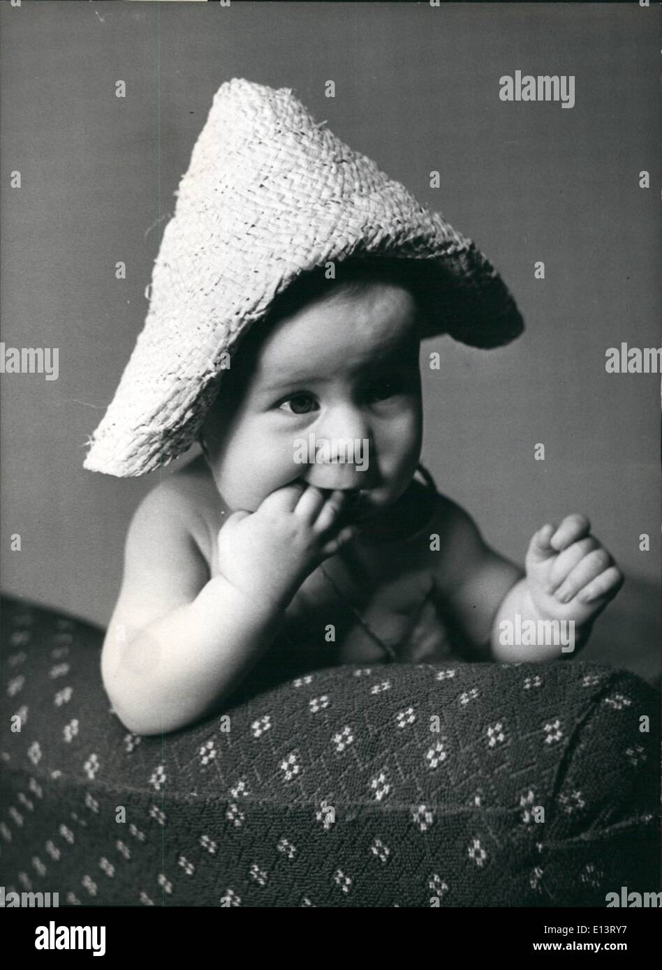 27. März 2012 - kauft Susan einen Hut. "Laß mich sehen, etwas anderes kann ich mit meinem anpassungsfähig Hut sein muss. Stockfoto