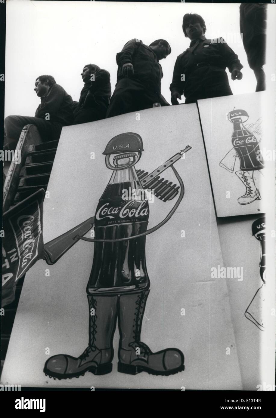 27. März 2012 - nach der angekündigten Liquidation, die der Mitarbeiter die Fabrik von der Coca-Cola Company in Rom beschäftigt, um zu protestieren Stockfoto