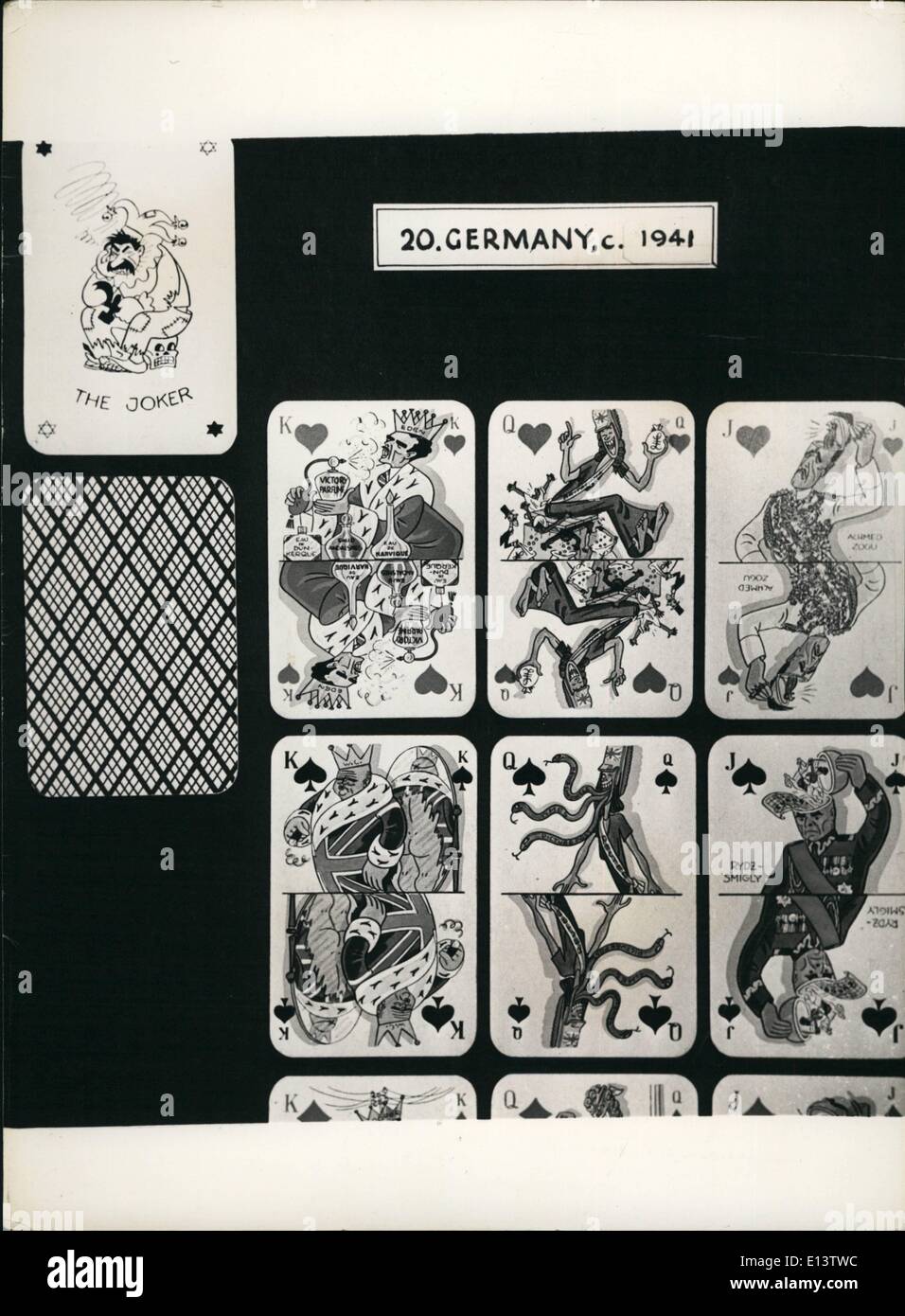 27. März 2012 - ein deutscher während des Krieges Propaganda Satz Spielkarten Made Orden Hitler nach seinem Angriff auf Russland (Note Stalin als Joker), der König der Herzen Herr Eden parfümieren sich mit '' Sieg Parfum '' und '' Eau De Dunkerque ' und Eau De Narvik'' ist. Die Königin der Herzen ist Britannia Einbußen bei den farbigen Thema Rennen für ihre Liebe zum Gold. Der König Pik ist Mr. Churchill Plummimg im Union Jack gezeigt in den Spiegel zu sehr zerschlissene Kleidung Stockfoto