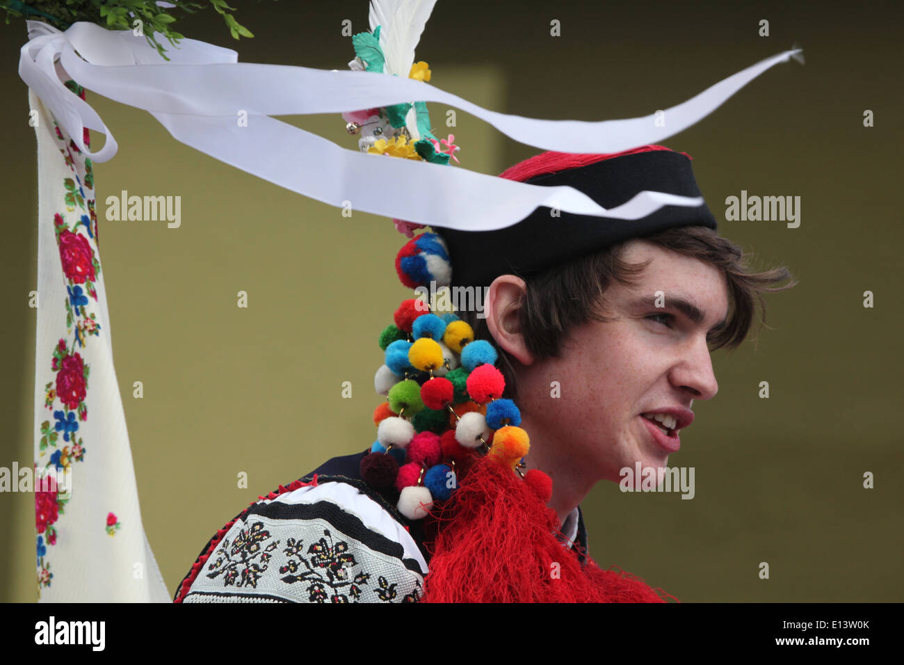 Der Ritt der Könige. Traditionelle Folklore-Festival in Vlcnov, Tschechische Republik. Junger Mann ausführen der Rekrut. Stockfoto