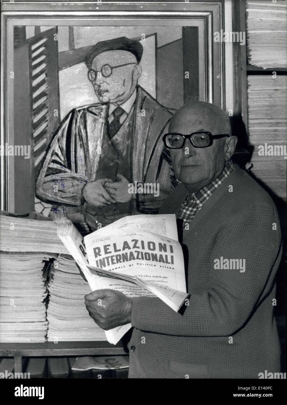 31. März 2012 - nicht die italienischen Sozialismus mehr in vorderster Front Volksführer Pietro Nenni, jetzt 81 zu sehen. Der Präsident der Republik Giuseppe Saragat ernannte ihn Senator zum Leben für die letzten Aktivität von Nenni als Parlamentarischen Staatssekretär im Exil in Frankreich während des Faschismus. Pietro Nenni besucht bei Séancen des Senats, wo jeder seine Intervention mit Interesse verfolgt. Er verbrachte seine freie Zeit in seiner Villa in Formia, etwa 150 KM von Rom, wo er Blumen und Theaterstücke, Boccia, das italienische Bowling pflegen. Stockfoto