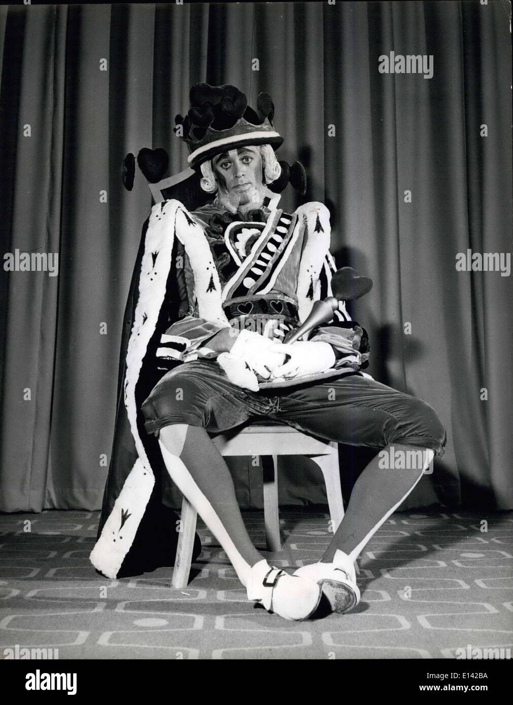 31. März 2012 - Thie König, der kein glückliches als König ist. Er ist der König der Herzen, gespielt von Peter White. Alice im Wunderland neu Stockfoto