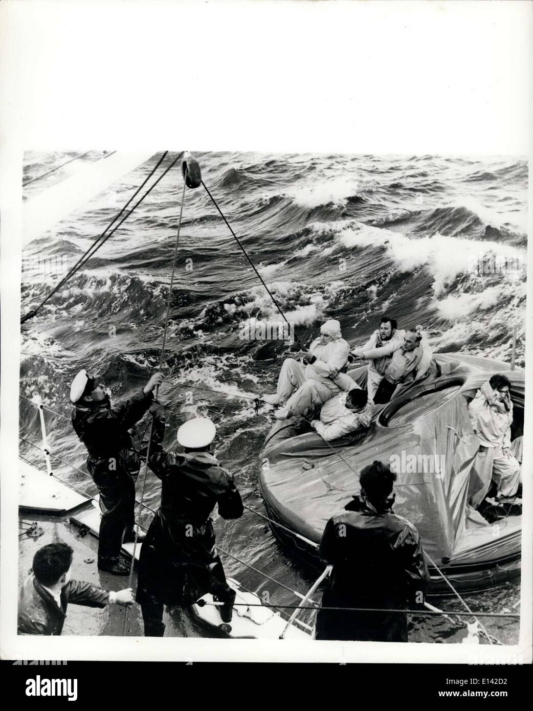 4. April 2012 - raue Meere Folie Atlantic überleben Tests: Zwei Gruppen von Naval Freiwilligen hatte eine wirklich harte Zeit im Atlantik Stockfoto