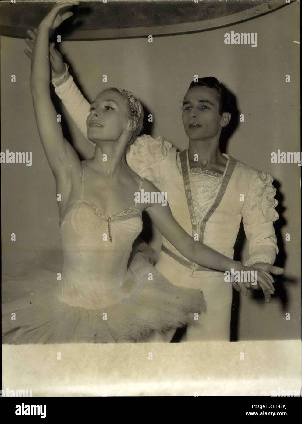 31. März 2012 - führen das Ballett der Staatsoper Kiew in Paris. OPS: Zwei stars der Kiewer Opernballett Tänzer während einer Probe von Esmeralda am Champs Elysees Theater heute. Dez. 7/64 Stockfoto