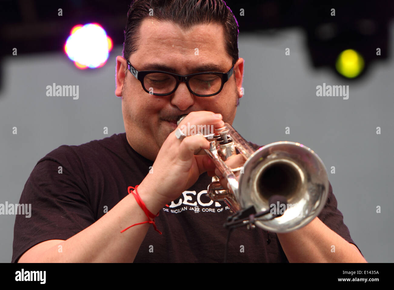 Italienische Trompeter Roy Paci spielt mit seiner Band auf Torino Jazz Festival. Stockfoto
