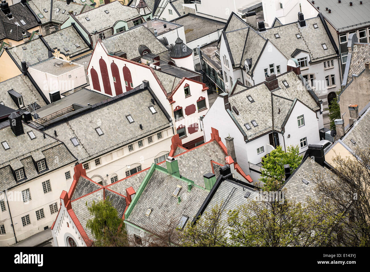 Norwegen, Alesund, Blick auf den Dächern der Altstadt im Jugendstil Stil vom Berg Aksla. UNESCO-Weltkulturerbe Stockfoto