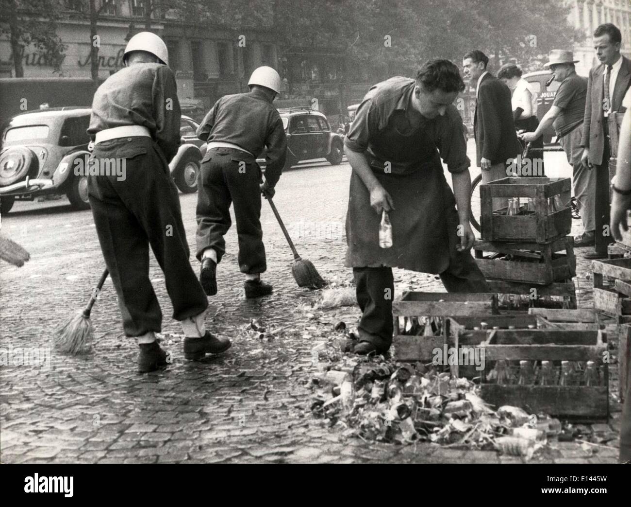 4. April 2012 - während entladen ein LKW in der Rue Royale, Flaschen Limonade und Wein wurden gebrochen, statt der üblichen Stockfoto