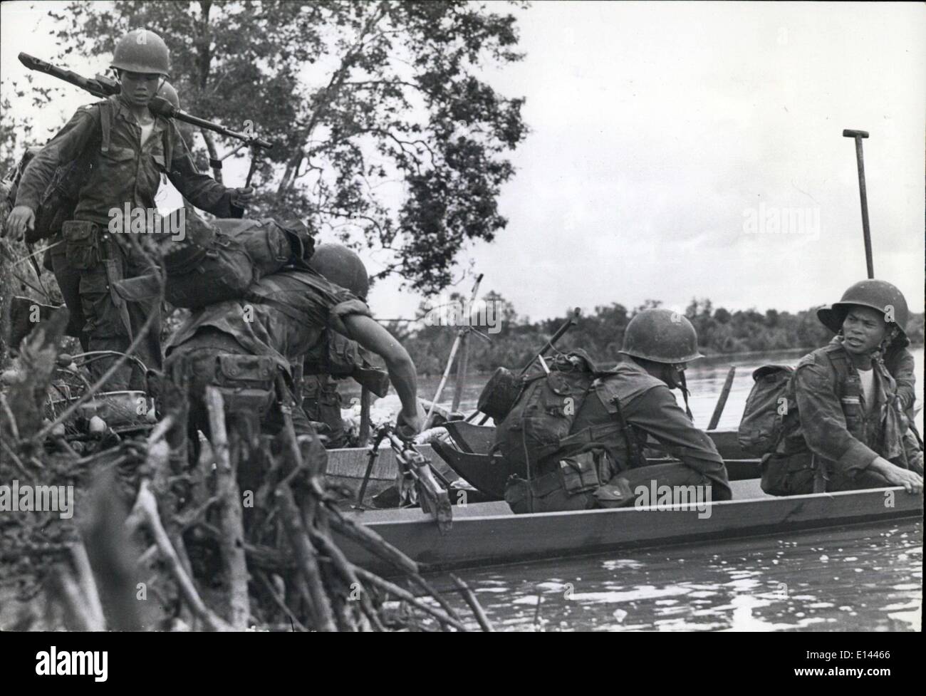 4. April 2012 - in der Nähe von Regierungstruppen einen Kommandoposten eingerichtet, an einem Fluss die Mangrovensümpfe Camau Halbinsel Stockfoto