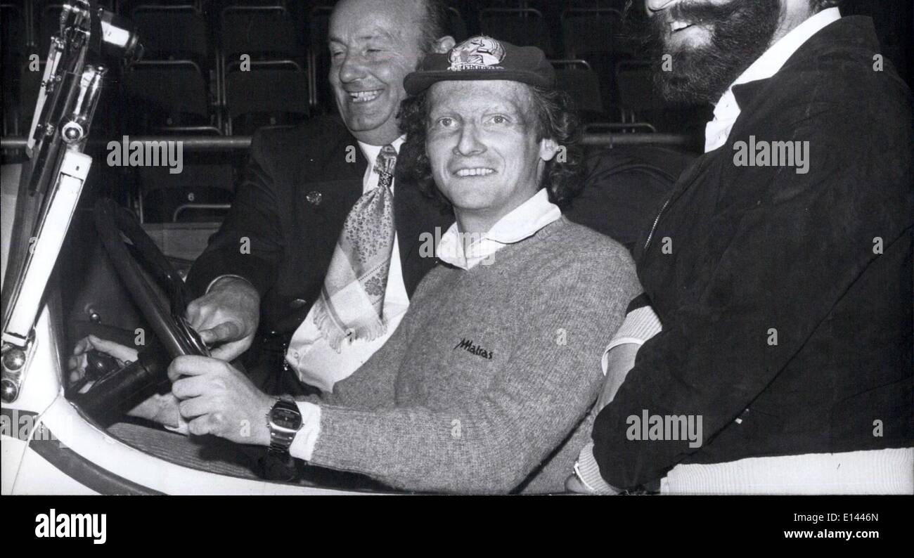 4. April 2012 - 6. International Racing- und Sportwagen-Show in München.: In der Olympiahalle in München auch in diesem Jahr findet der International Racing- und Sportwagen-Show, wird die zuletzt bis 20. November 1977. '' Gezeigt '' sind neben vielen Rennwagen, auch einige berühmten Rennfahrern wie Jochen Mass, Niki Lauda, Harald Ertl und Jody Schecckter. Veranstalter ist Sepp Greger, der in früheren Zeiten auch in dem Rennsport tätig war. Er hat für seine 6. Show dieser Art verfügbaren 118 Fahrzeuge aus Formel ich von Rennbooten racing Motorräder und Oldtimer Stockfoto