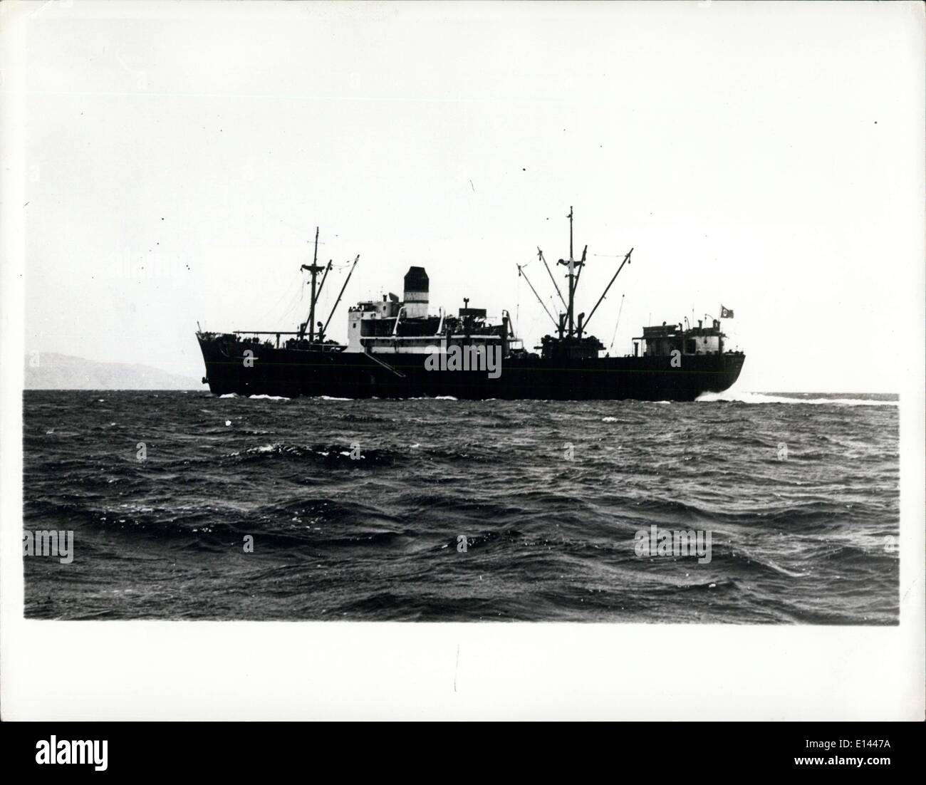 4. April 2012 - Szenen aus dem Krieg im Nahen Osten - erste Schiff fliegen isrÄlischer Flag - durch die Meerenge von Tiran - Foto zeigt:-4.000 Tonnen Fracht Schiff Delphin, durch die Straße von Tiran, auf dem Weg zum israelischen Hafen Eilat od. Sie war das erste Schiff unter der israelischen Flagge passieren die Meerenge da die Egyption Blockade am 23. Mai. Stockfoto