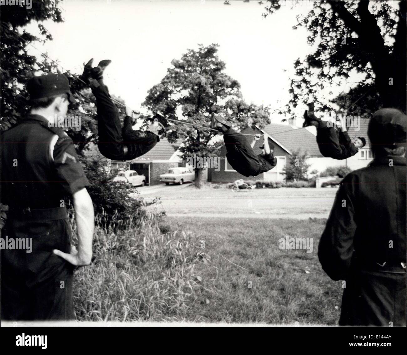 4. April 2012 - ist kein Dschungel Kriegsführung, Marely einen Mini-Commando-Kurs gegenüber einer Wohnsiedlung in Hertfordshire. Stockfoto