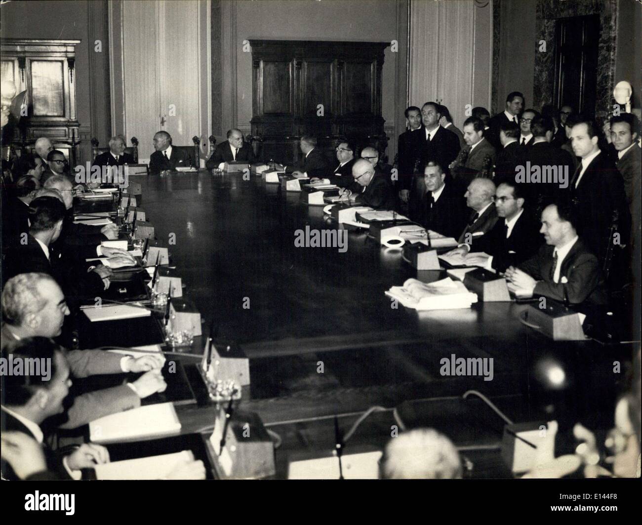 4. April 2012 - Rom, 7. Dezember 1963 - heute Nachmittag auf. ALDO MORO neue italienische Premier vereint das Kabinett er nur drei Tage vor der ersten Sitzung gebildet, da der Minister des Treueides gab. Stockfoto
