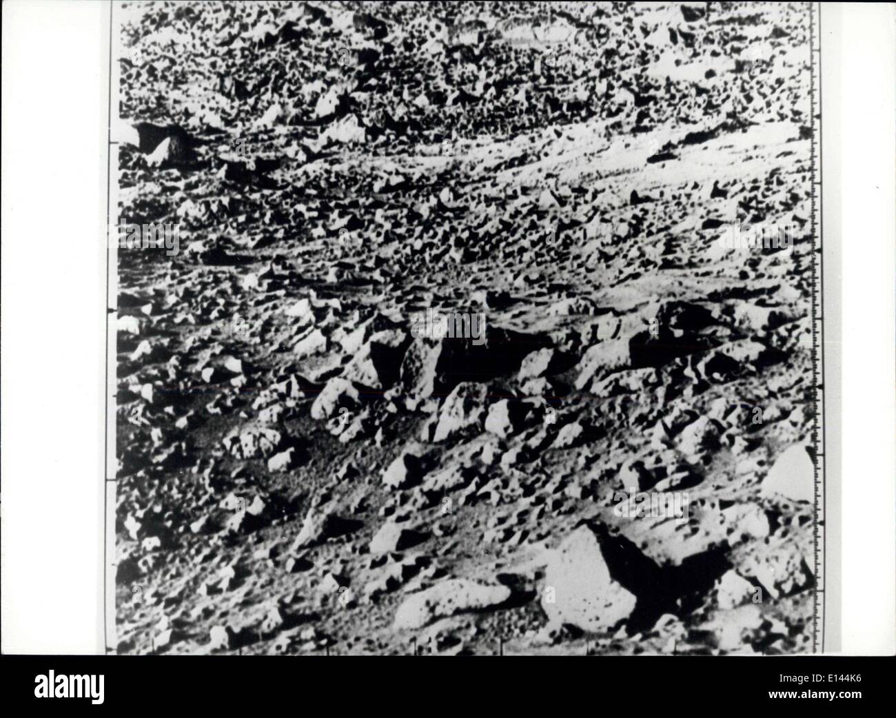 4. April 2012 - erste Bilder des roten Planeten Mars: dieses Bild in hoher Auflösung von Orbiter 1 am dritten Tag auf dem Mars gemacht. Stockfoto