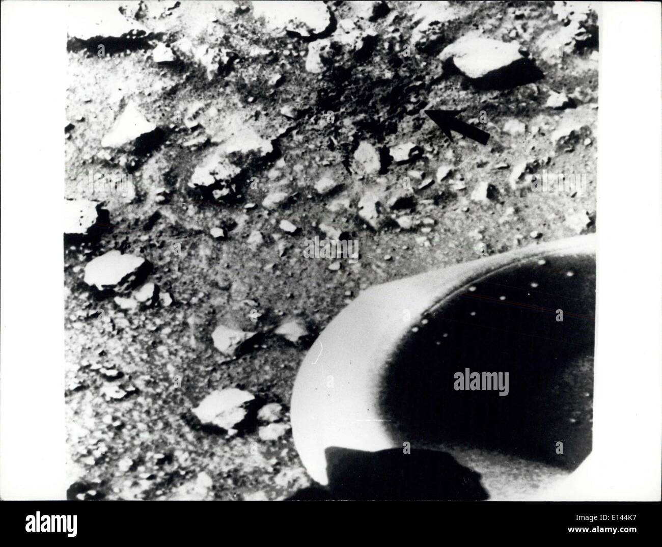 4. April 2012 - erste Bilder vom roten Planeten Mars: Foto zeigt die Oberfläche des Mars, aufgenommen von Viking mit dem Patch von Dark Stockfoto