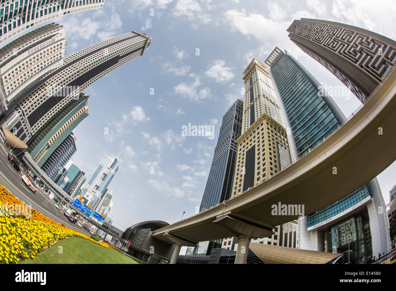 Vereinigte Arabische Emirate, Dubai, Hochhäuser in der Nähe von Sheikh Zayed Road im Stadtzentrum von finanziellen Stockfoto