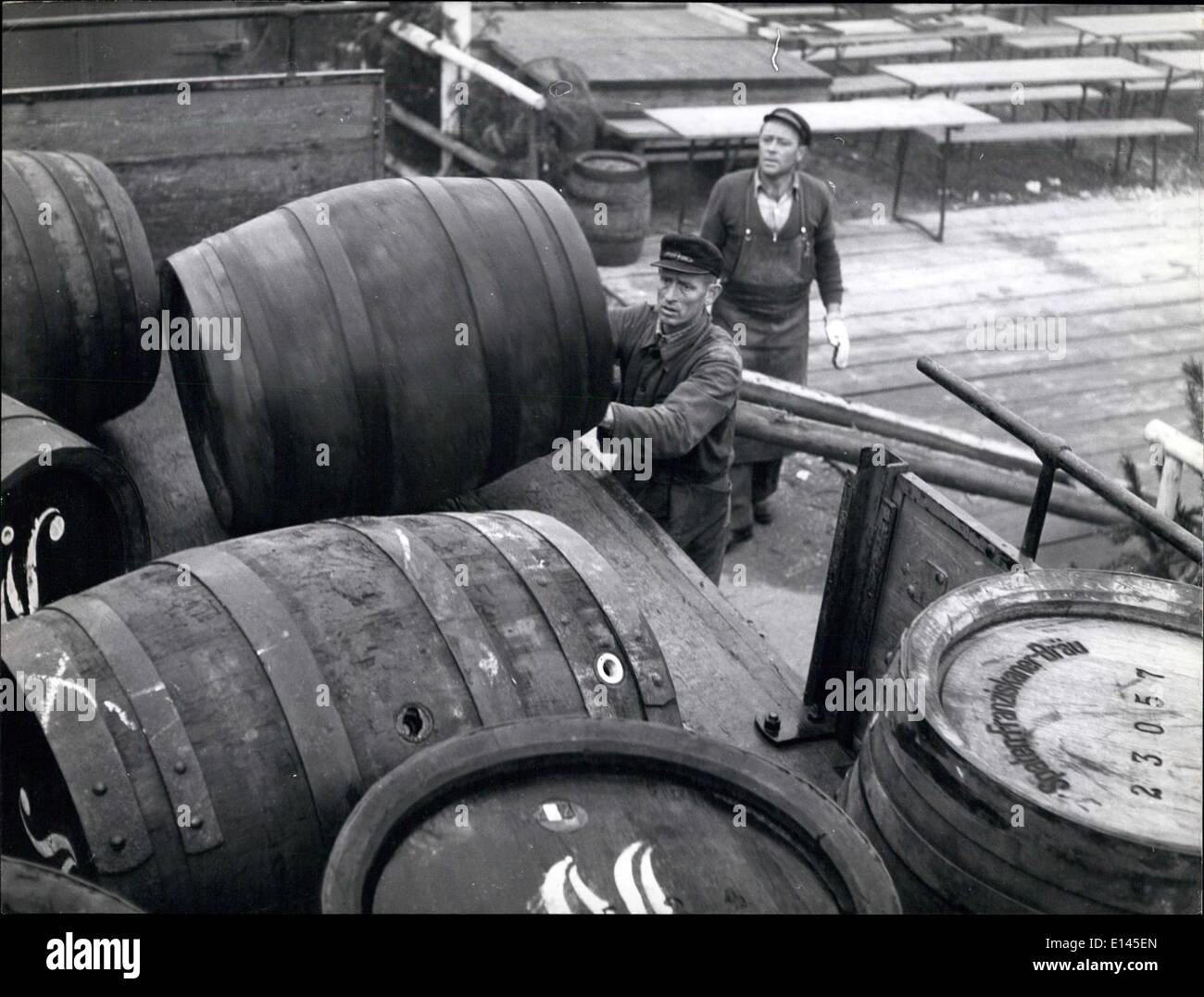 4. April 2012 - Fame von München in der ganzen Welt wegen seiner Bär. Aber nicht nur der ganzen Welt gerne trinken Bier, die Einwohner von München sind die besten Kunden der ihr eigenes Bier. Während der Oktober sind Festival 20.000 Liter Bier zu trinken von den Einheimischen und die fremden. Stockfoto