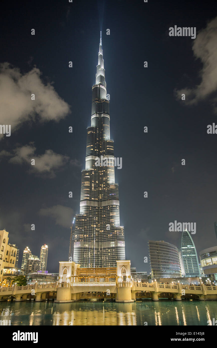 Vereinigte Arabische Emirate, Dubai, Burj Khalifa, das höchste Gebäude der Welt. Nacht Stockfoto
