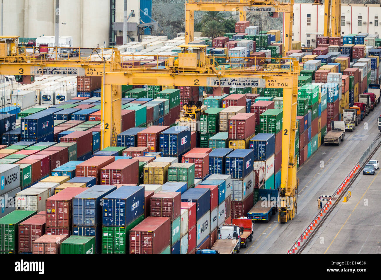 Oman, Maskat, Hafen Mina als Sultan Qaboos. Hafen von Containern Stockfoto