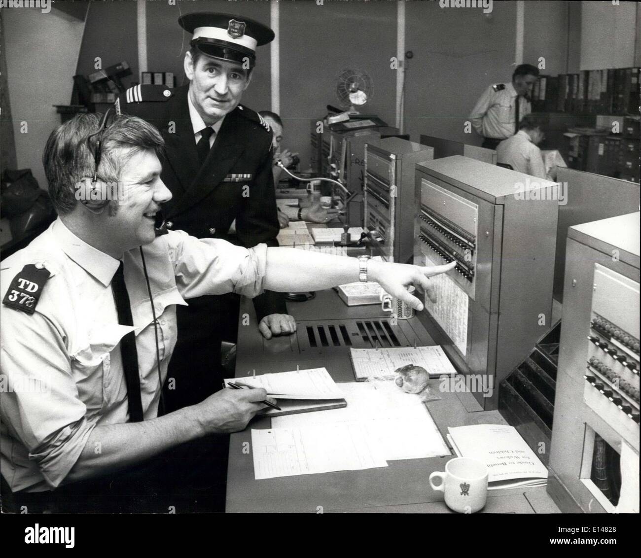 17. April 2012 - yard Foto zeigt Herr Tom Cook (rechts) in der Leitwarte im New Scotland heute, nach der Einnahme von seiner neuen Termin. Stockfoto