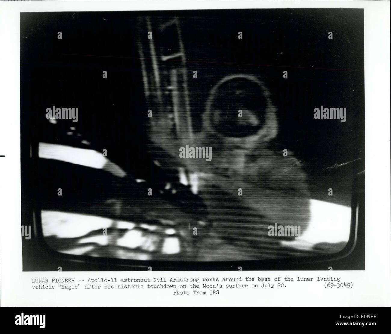17. April 2012 - Lunar Pionier-Apollo-11 Astronaut Neil Armstrong Werke um die Basis für die Mondlandung Fahrzeug '' Eagle'' nach seiner historischen Touchdown auf der Oberfläche des Mondes am 20. Juli. Stockfoto