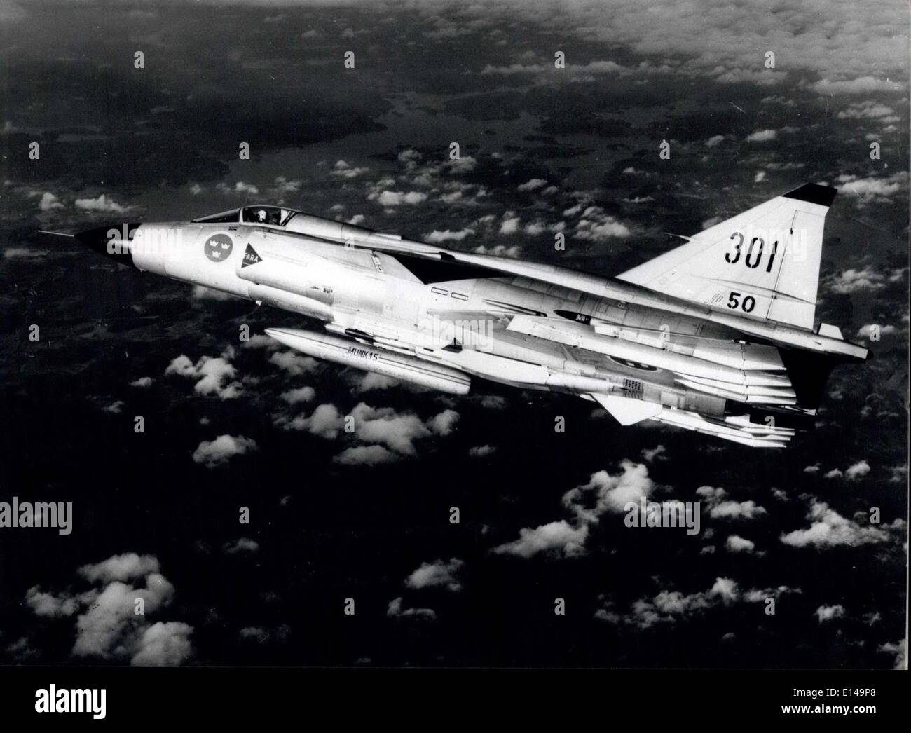 17. April 2012 - die erste Schwedens neue Kämpfer Flugzeuge-ein Kämpfer von SAAB 37 Viggen. Foto zeigt die ersten Kämpfer Viggin in der Luft Stockfoto