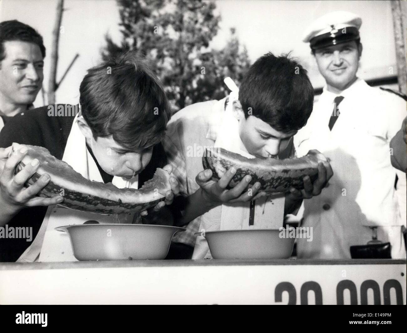 17. April 2012 - war ein Original Wettbewerbe reserviert für Kinder unter 10 Jahren heute Nachmittag in Rom. Gewinnt junge Antonio Longo, die in einer Minute hat verschlingen kg. 1, 390 von Wasser - Melone. Stockfoto