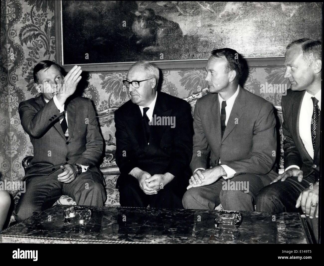 17. April 2012 - der Besuch des amerikanischen Raumfahrer in Rom. Neil Armstrong. Edwin Aldrin und Michael Collins, die Astronauten der Apollo XI sind in Rom. Das Foto zeigt die Astronauten erhielt vom Präsidenten der Republik Giuseppe Saragat. Stockfoto